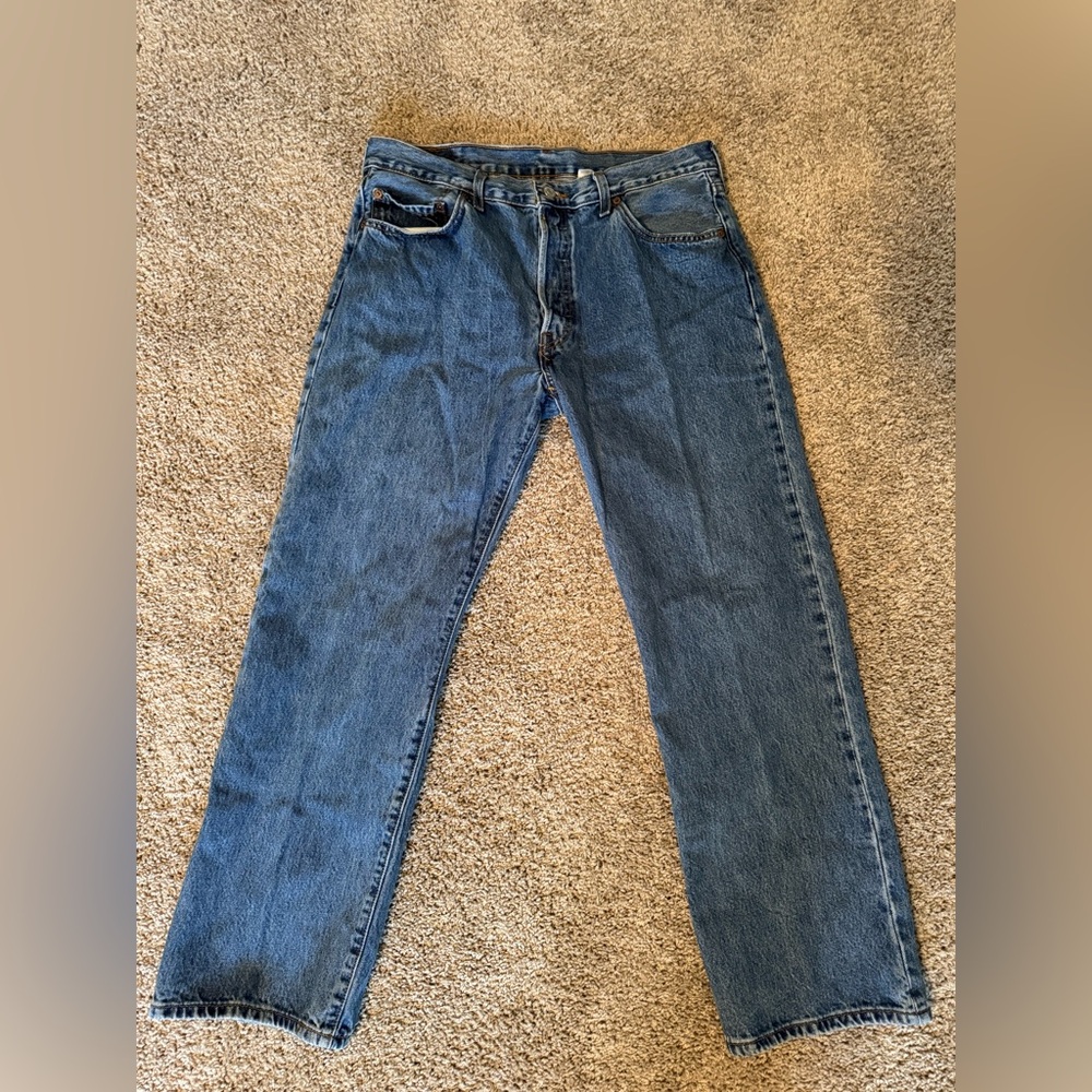 Vintage Levi's 501 Men's Blue Straight-Leg Jeans